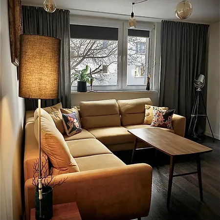 Metro Trocka * وارسو